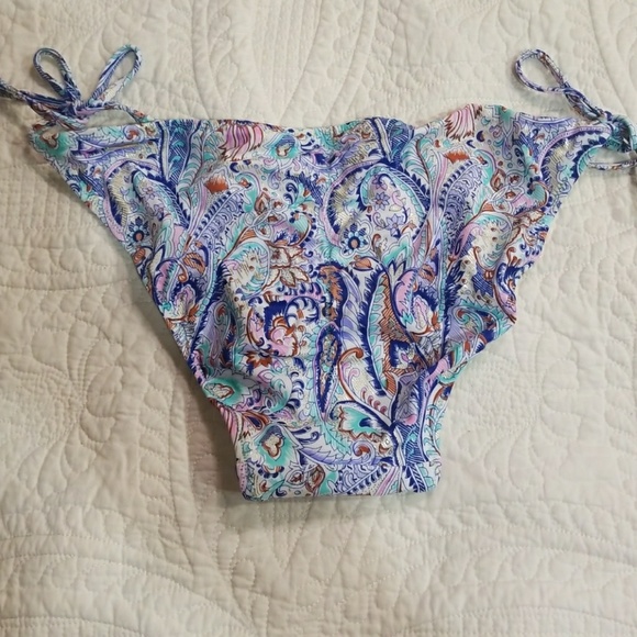 Bikini - Picture 3 of 5